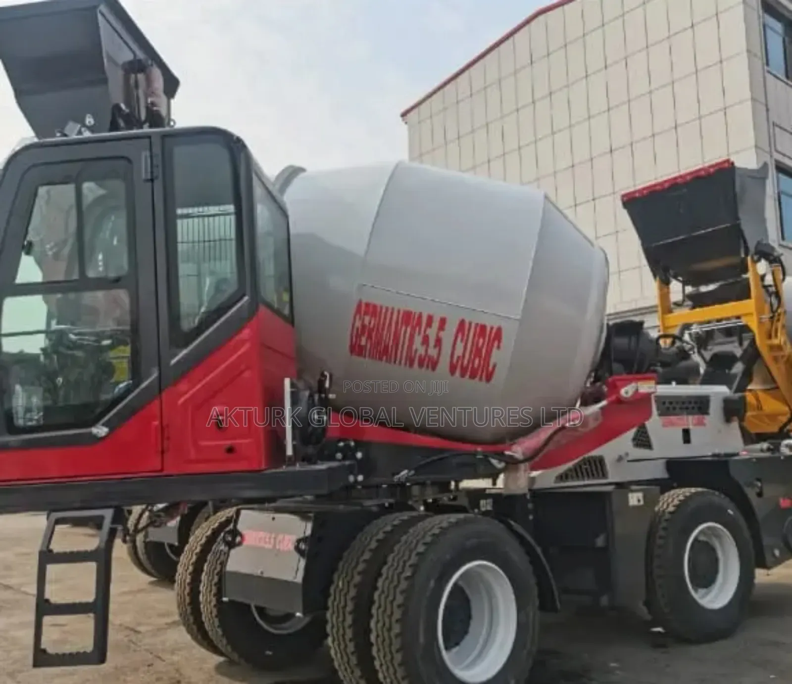 Self Loading Concrete Mixer