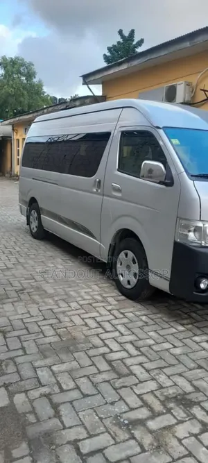 Toyota HiAce 2018 Silver