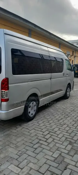 Toyota HiAce 2018 Silver
