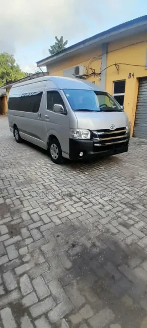 Toyota HiAce 2018 Silver