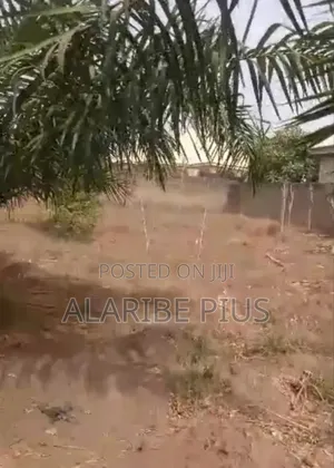 5bdrm Bungalow in Estate, Karu-Nasarawa for sale