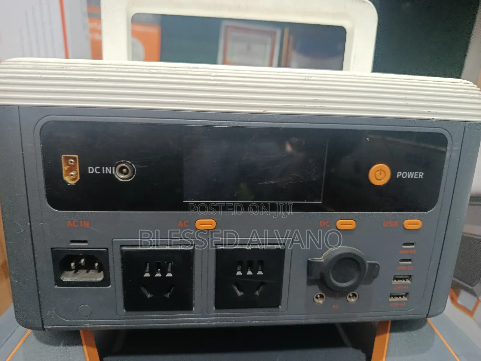 Emzy Solar Generator(700w)