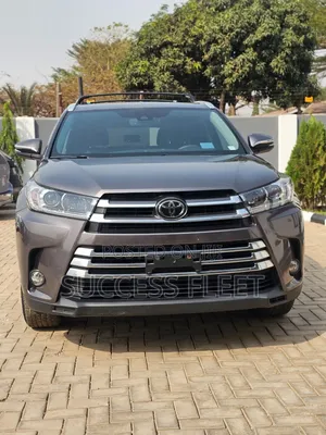 Toyota Highlander XLE 4x4 V6 (3.5L 6cyl 8A) 2017 Gray