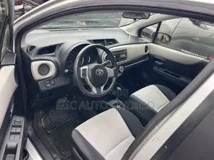 Toyota Yaris 2013 Silver