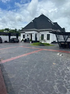 4bdrm Bungalow in Faruku Soka, Ibadan for sale