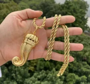 Elegant Unisex Gold-Plated Jewelry Set – Necklace and Pendant