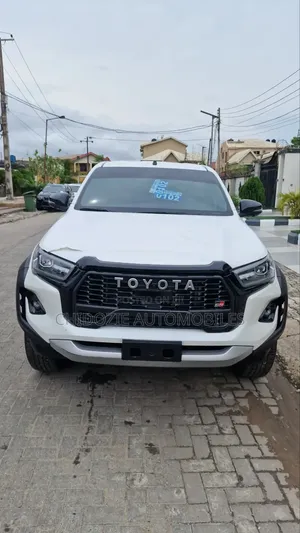 New Toyota Hilux 2025 White