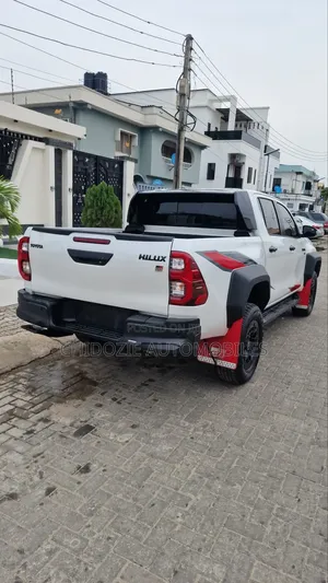 New Toyota Hilux 2025 White