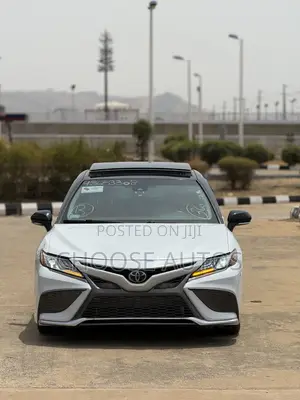 Toyota Camry XSE (2.5L 4cyl 8A) 2019 White