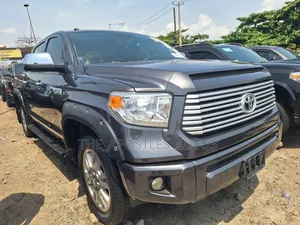 Toyota Tundra 1794 5.7L V8 4x4 CrewMax 5.6 ft. box 145.7 in. WB 2018