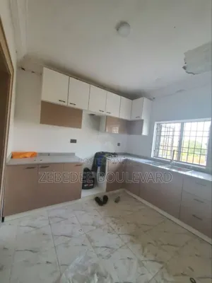 3bdrm Block of Flats in Area 1 for rent