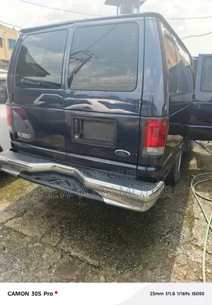 Ford E350 2003 Blue