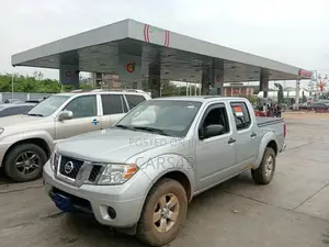 Nissan Frontier 2011 Silver