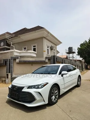 Toyota Avalon XLE FWD Sedan (3.5L V6 8A) 2019 White