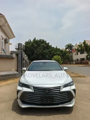 Toyota Avalon XLE FWD Sedan (3.5L V6 8A) 2019 White