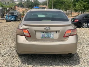 Toyota Camry LE 4dr Sedan (2.5L 4cyl 6AM) 2010 Gold