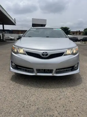 Toyota Camry SE 4dr Sedan (2.5L 4cyl 6A) 2014 Silver