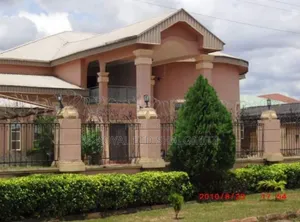 6bdrm Duplex in Benin City for sale