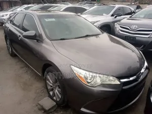 Toyota Camry XLE 4dr Sedan (3.5L 6cyl 6A) 2017 Gray