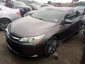 Toyota Camry XLE 4dr Sedan (3.5L 6cyl 6A) 2017 Gray