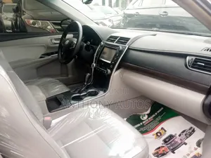 Toyota Camry XLE 4dr Sedan (3.5L 6cyl 6A) 2017 Gray