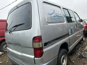 Toyota HiAce 2005 Grey