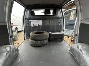 Toyota HiAce 2005 Grey