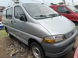 Toyota HiAce 2005 Grey