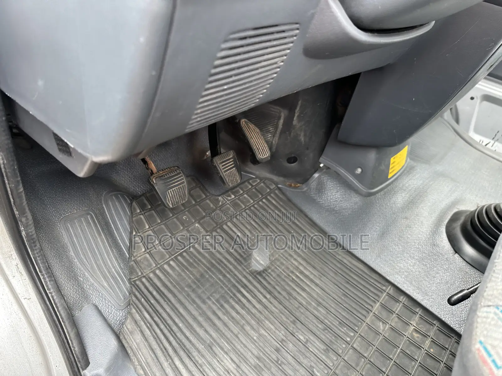 Toyota HiAce 2005 Grey