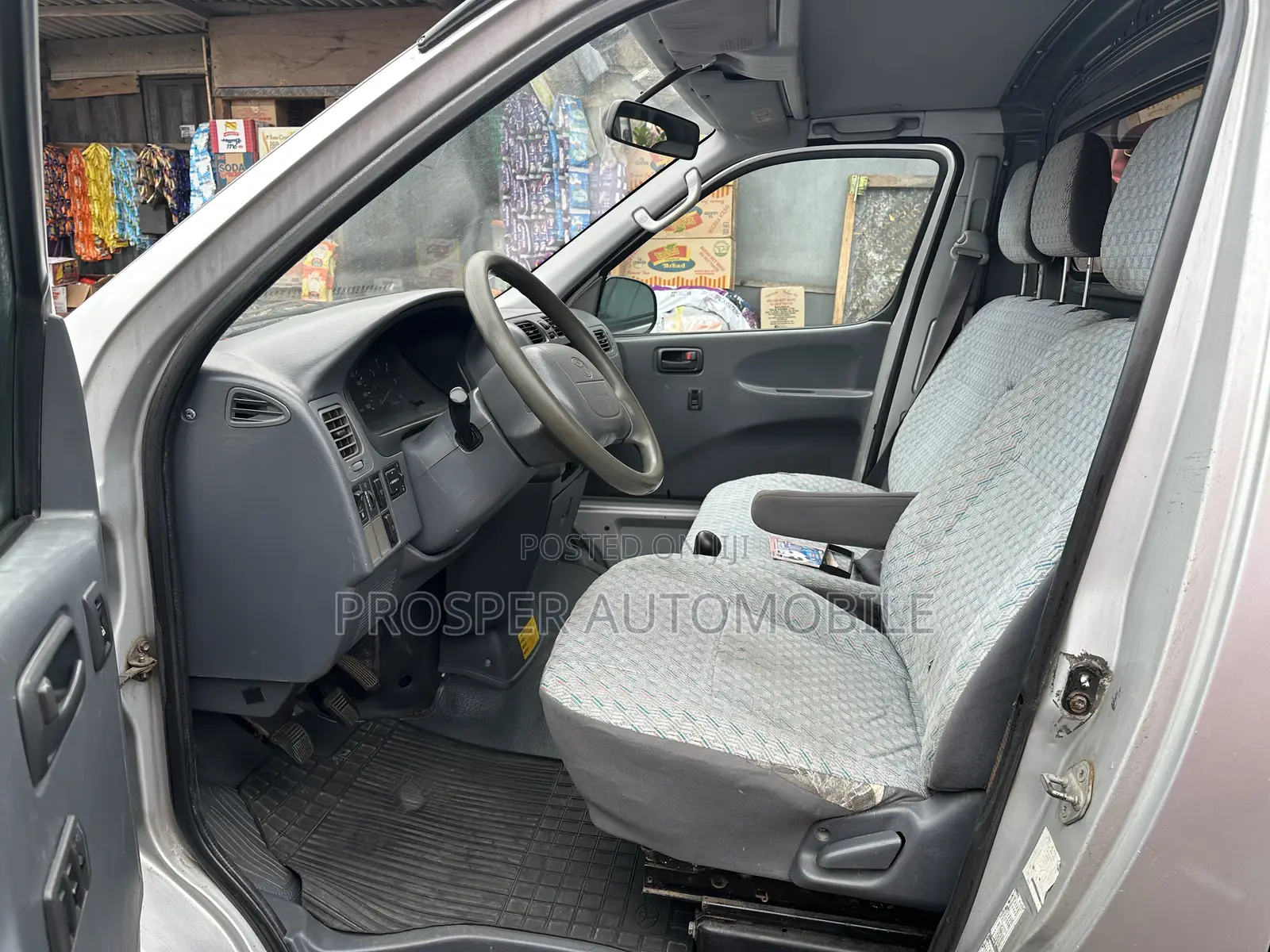 Toyota HiAce 2005 Grey