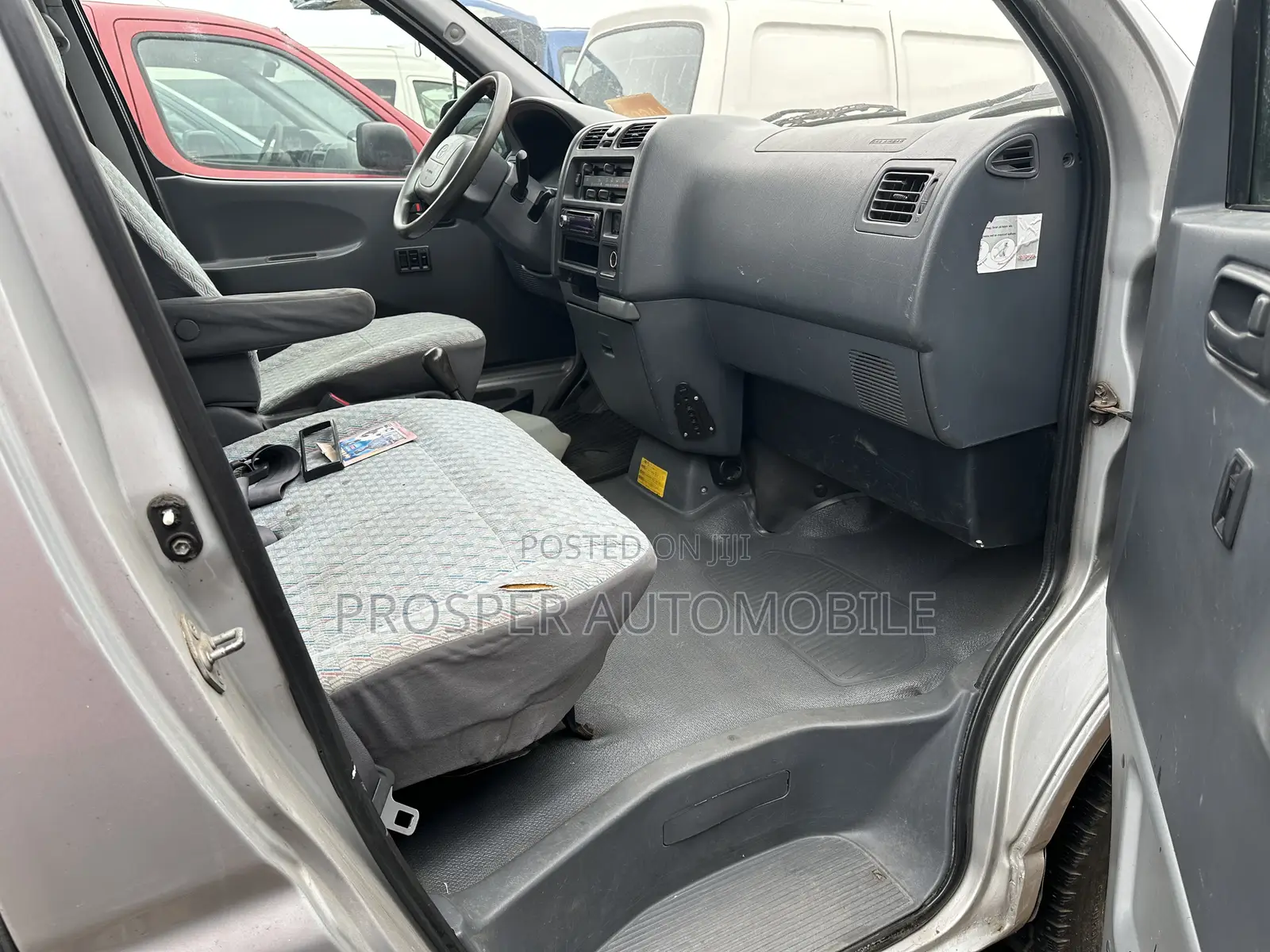 Toyota HiAce 2005 Grey