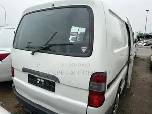 Toyota HiAce 2006 White