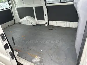 Toyota HiAce 2006 White