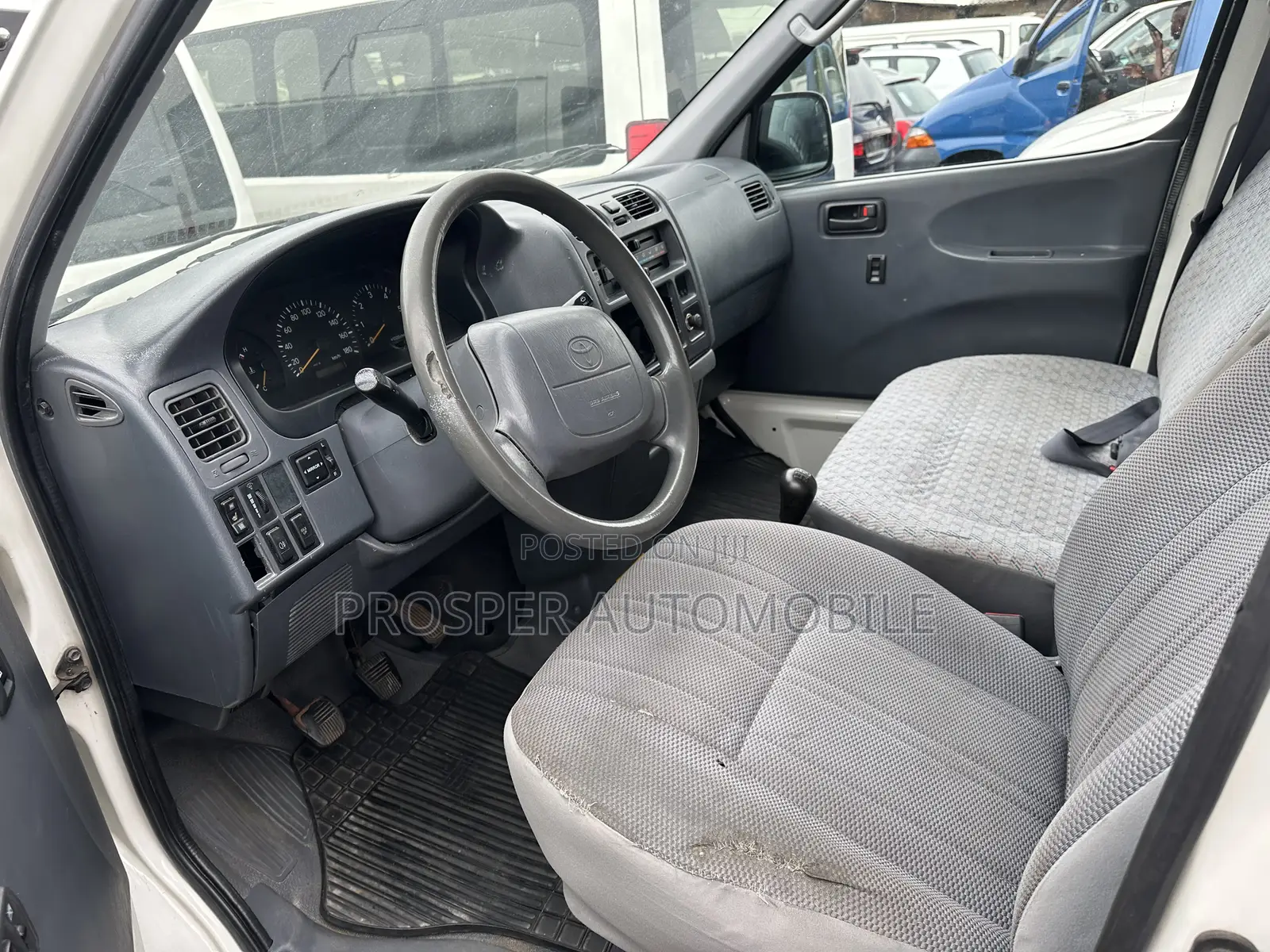 Toyota HiAce 2006 White