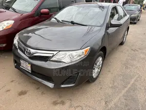 Toyota Camry LE 4dr Sedan (2.5L 4cyl 6A) 2013 Gray