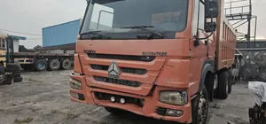 2012 Sinotruck Howo,10 Tyres