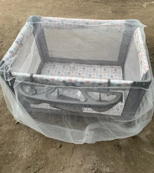 Baby Cot / Play Pen With Net and Diapers Space