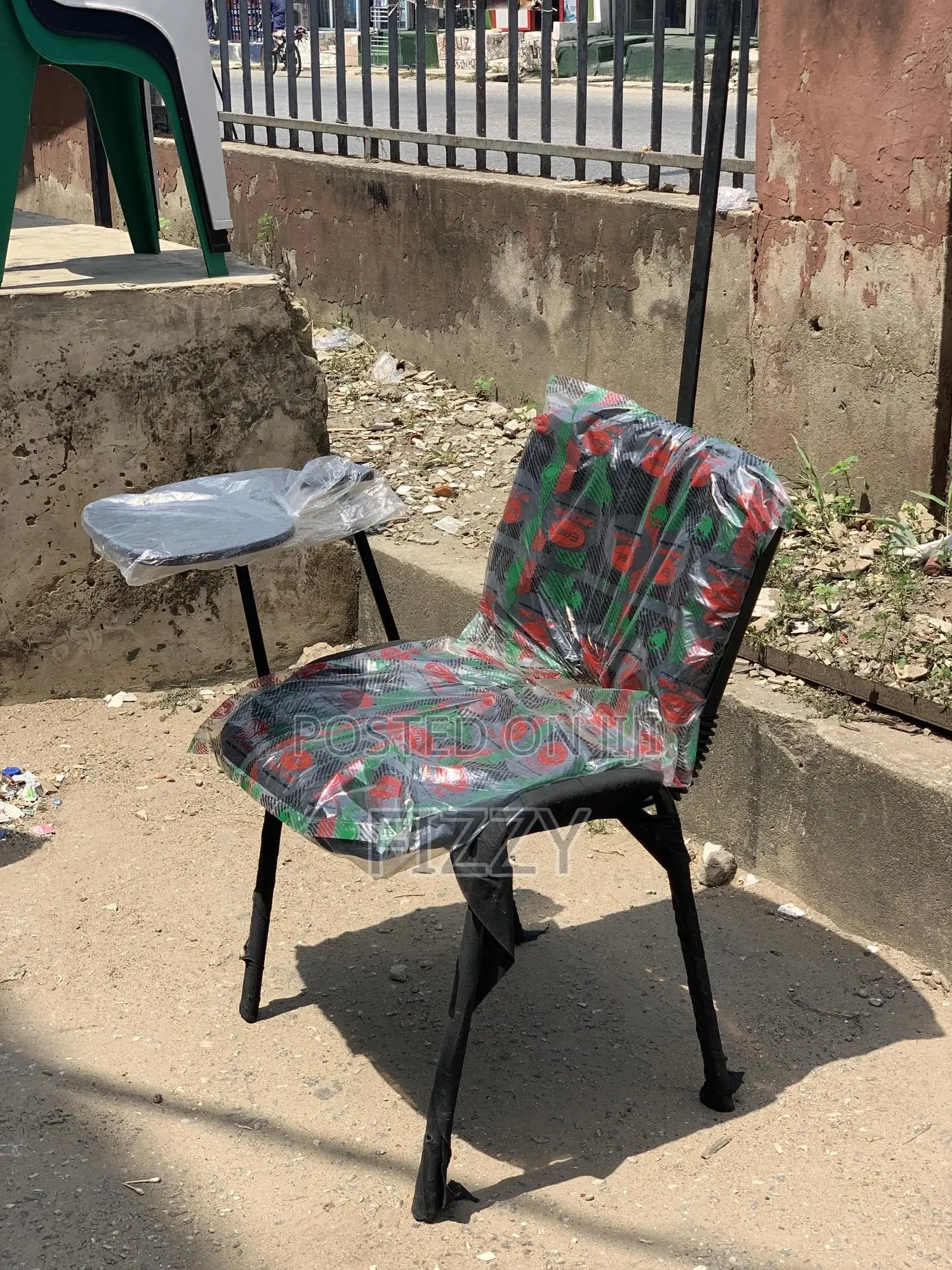 S16 v Writing Chair