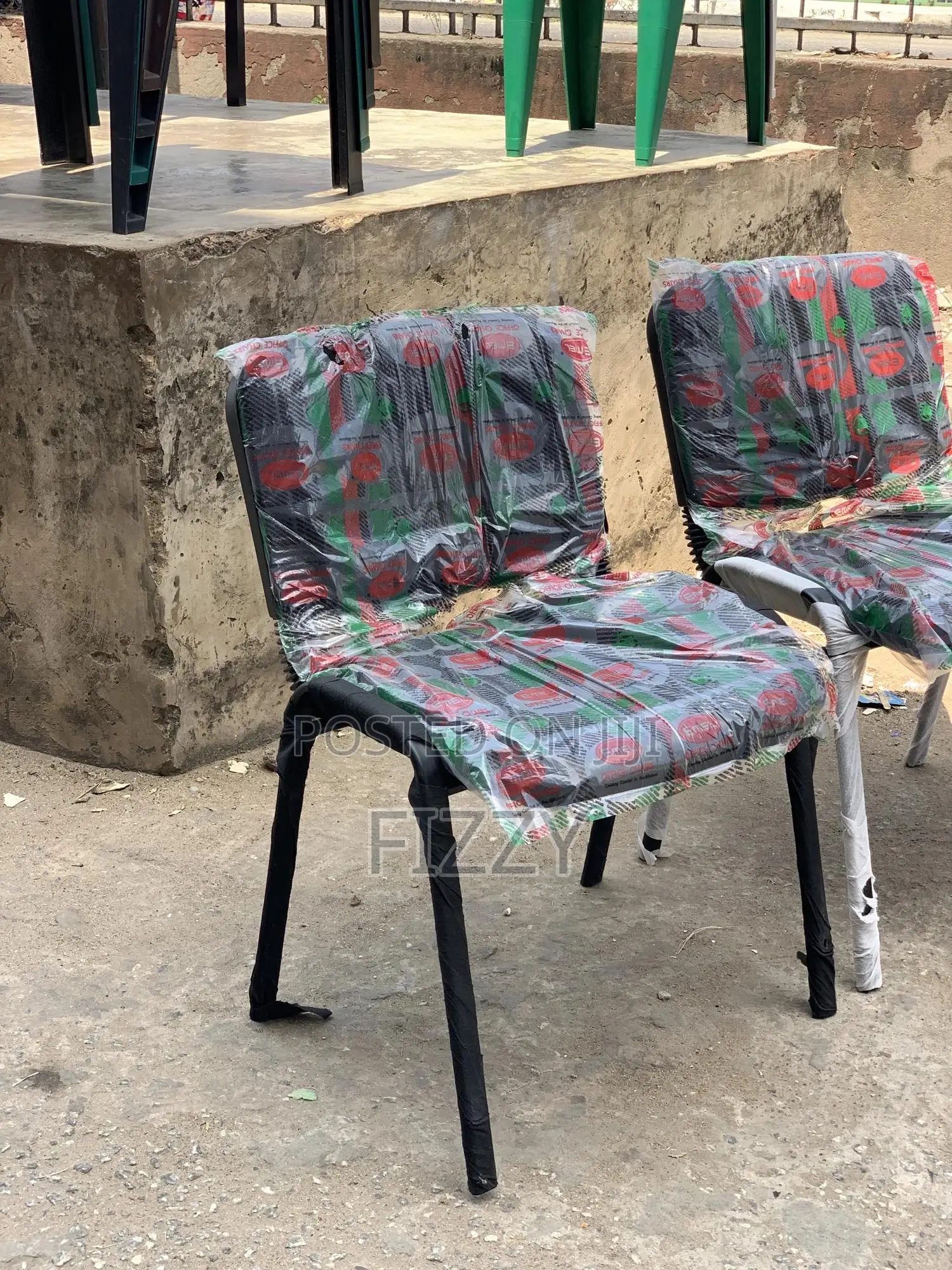 S16 v Writing Chair