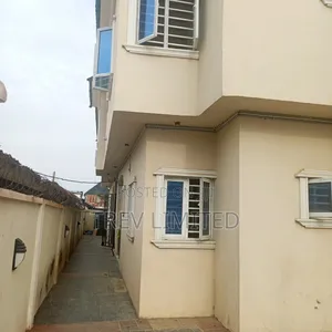 3bdrm Apartment in Mobil Road Ilaje, Ajah for rent