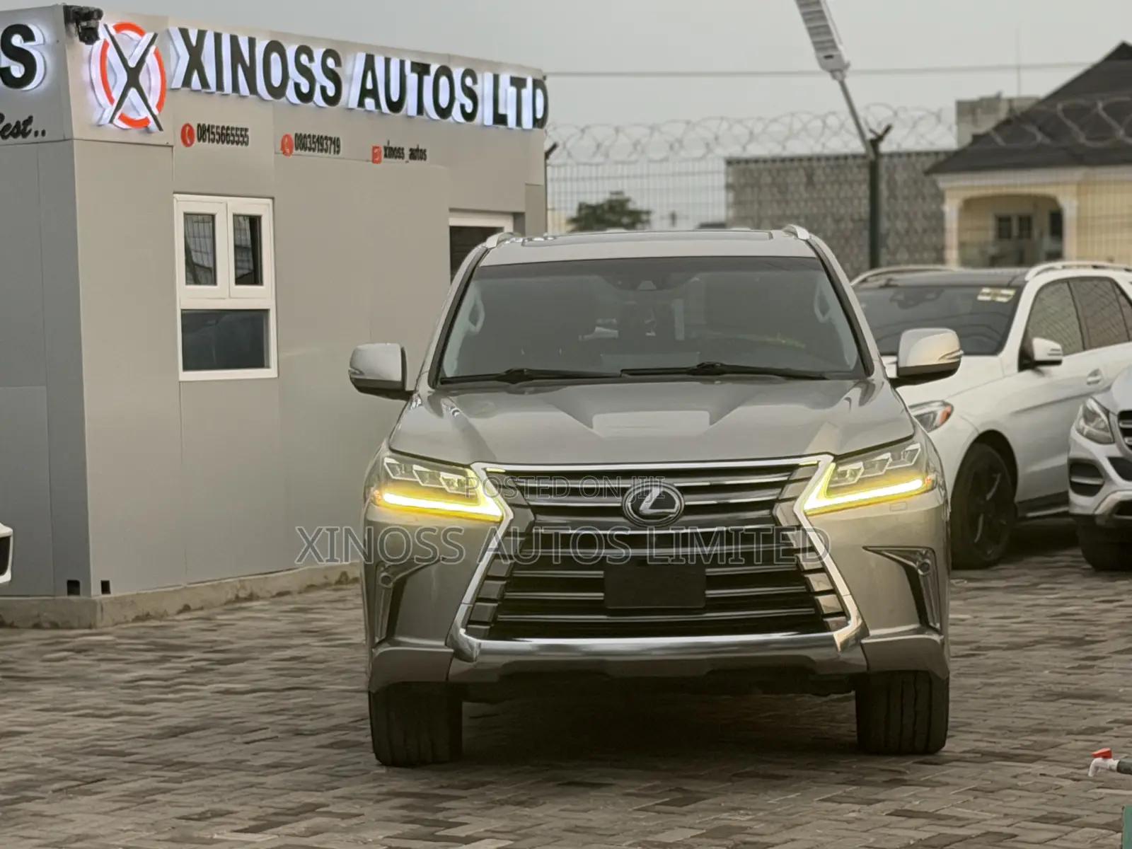 Lexus LX 570 AWD 2017 Gray