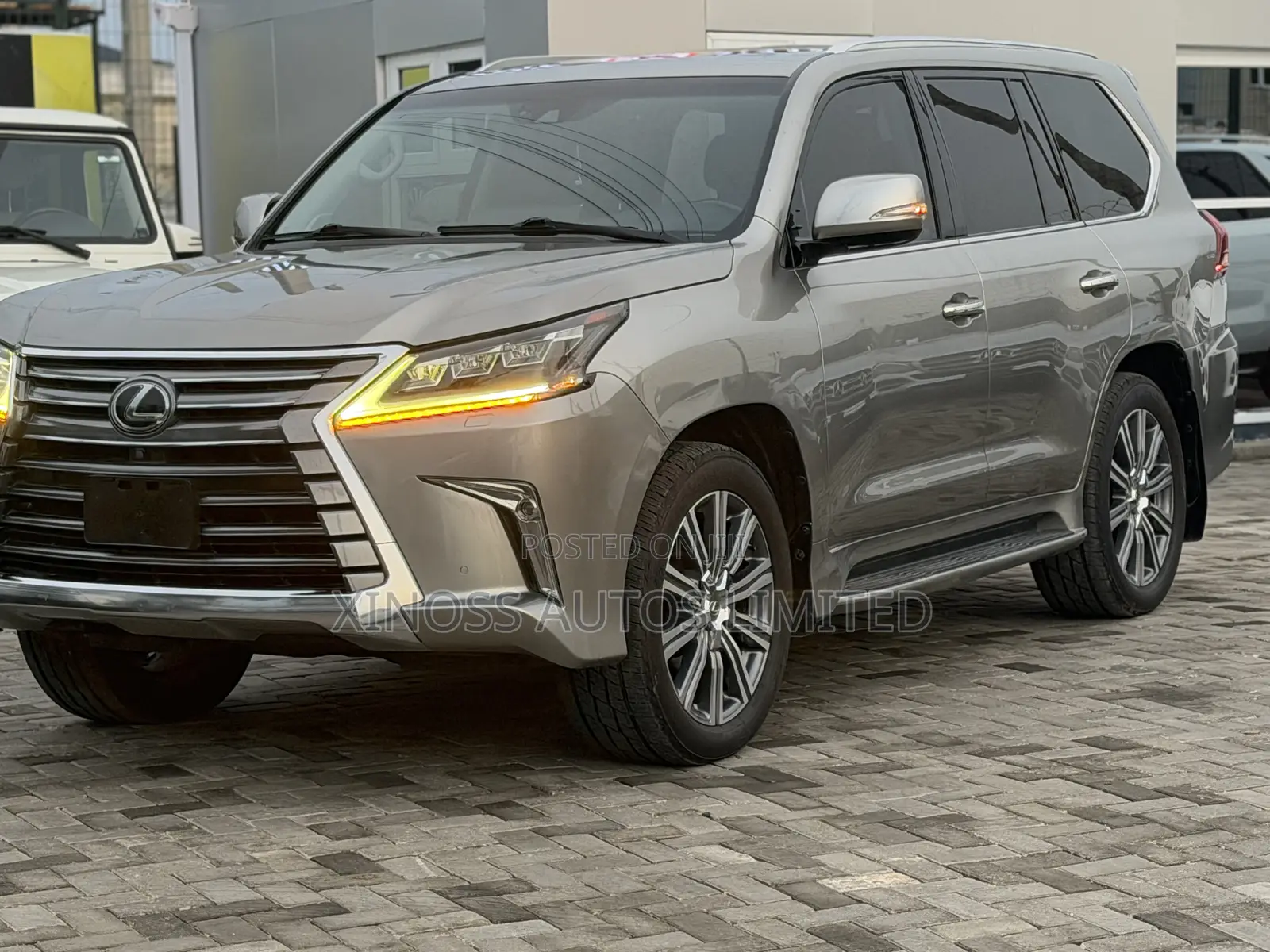 Lexus LX 570 AWD 2017 Gray