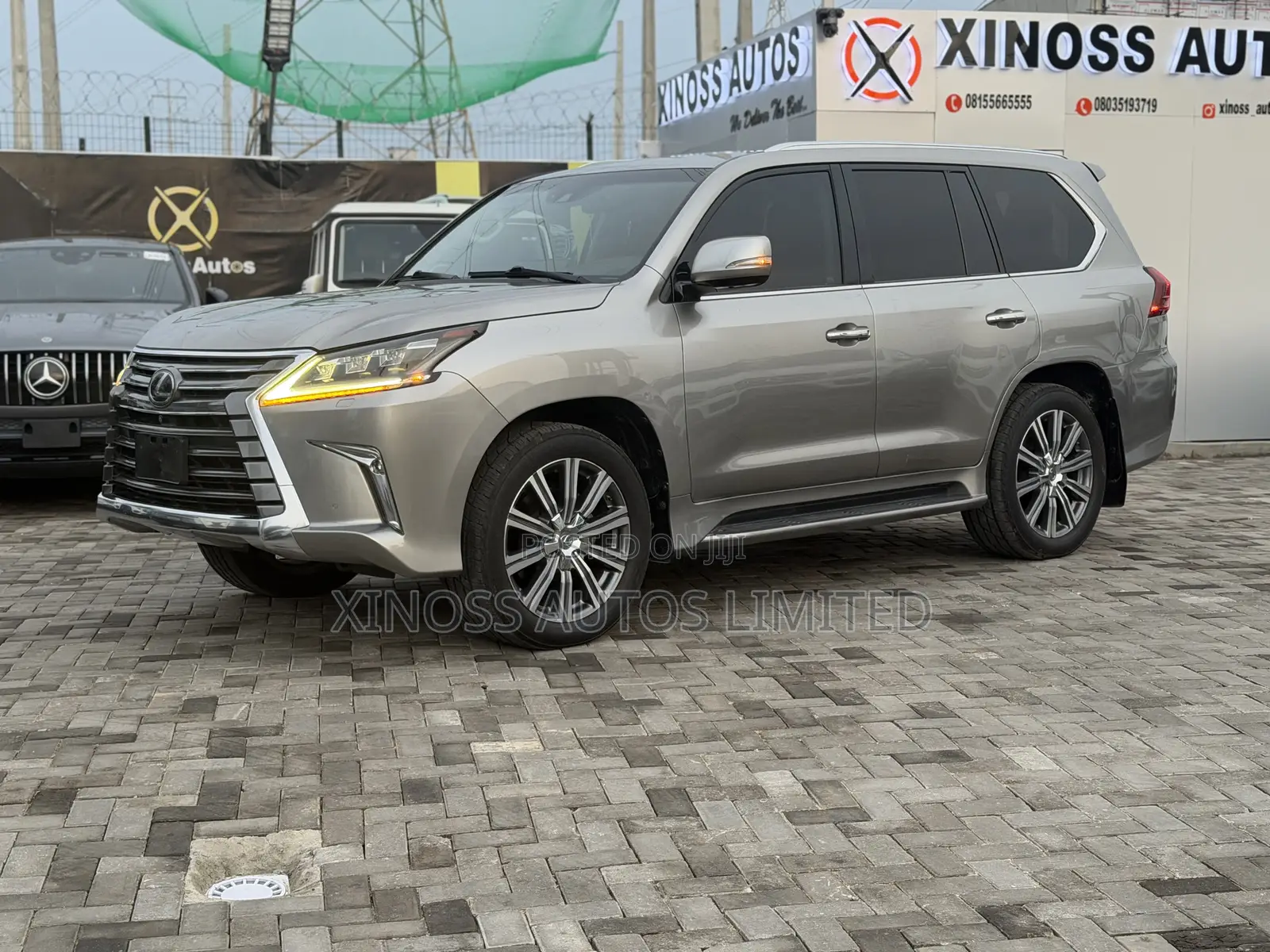Lexus LX 570 AWD 2017 Gray