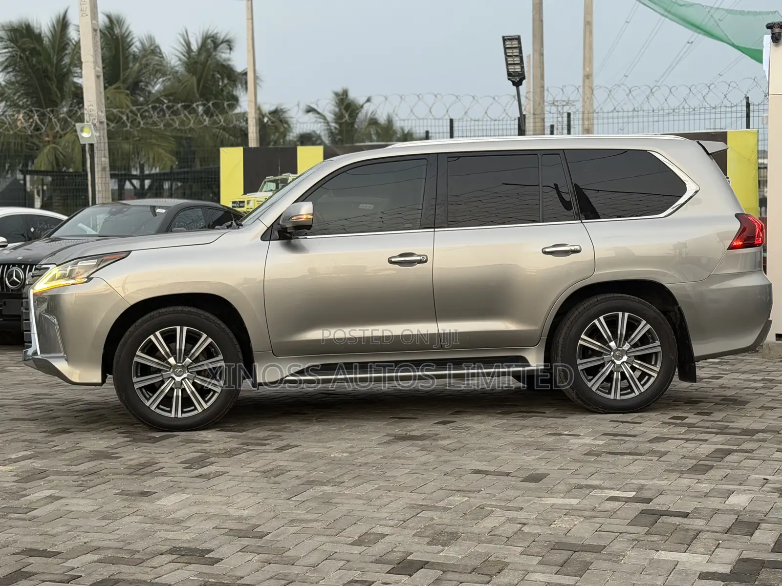Lexus LX 570 AWD 2017 Gray