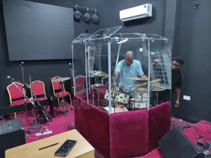 Base Padded Drum Shield With Deflectors