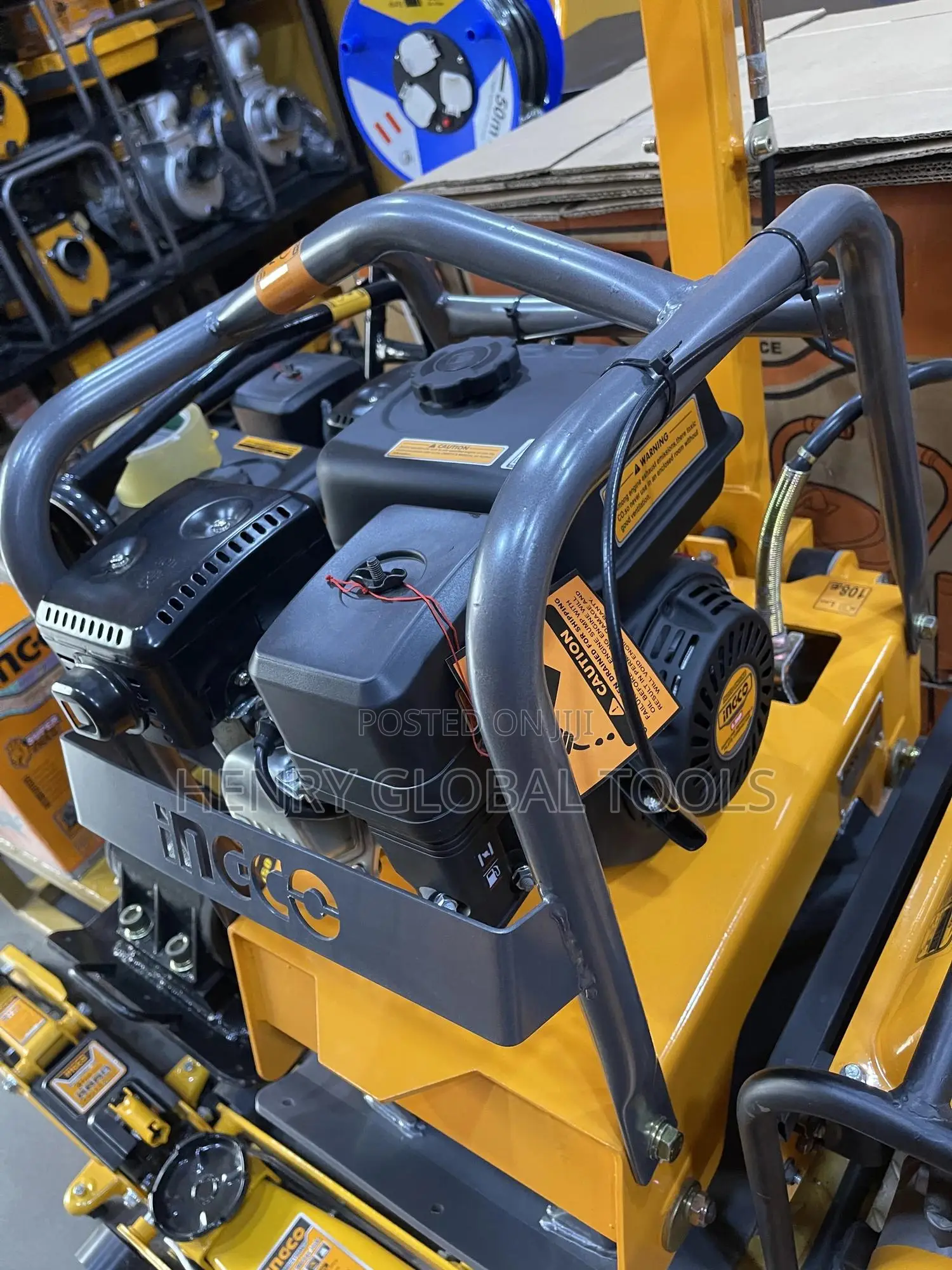 C127 Ingco Gasoline Reversible Plate Compactor