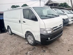 Toyota HiAce 2018 White