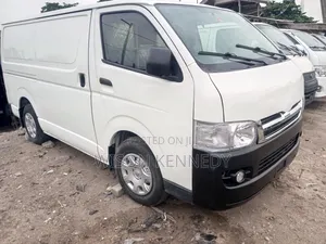 Toyota HiAce 2018 White