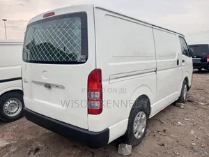 Toyota HiAce 2018 White