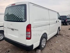 Toyota HiAce 2018 White